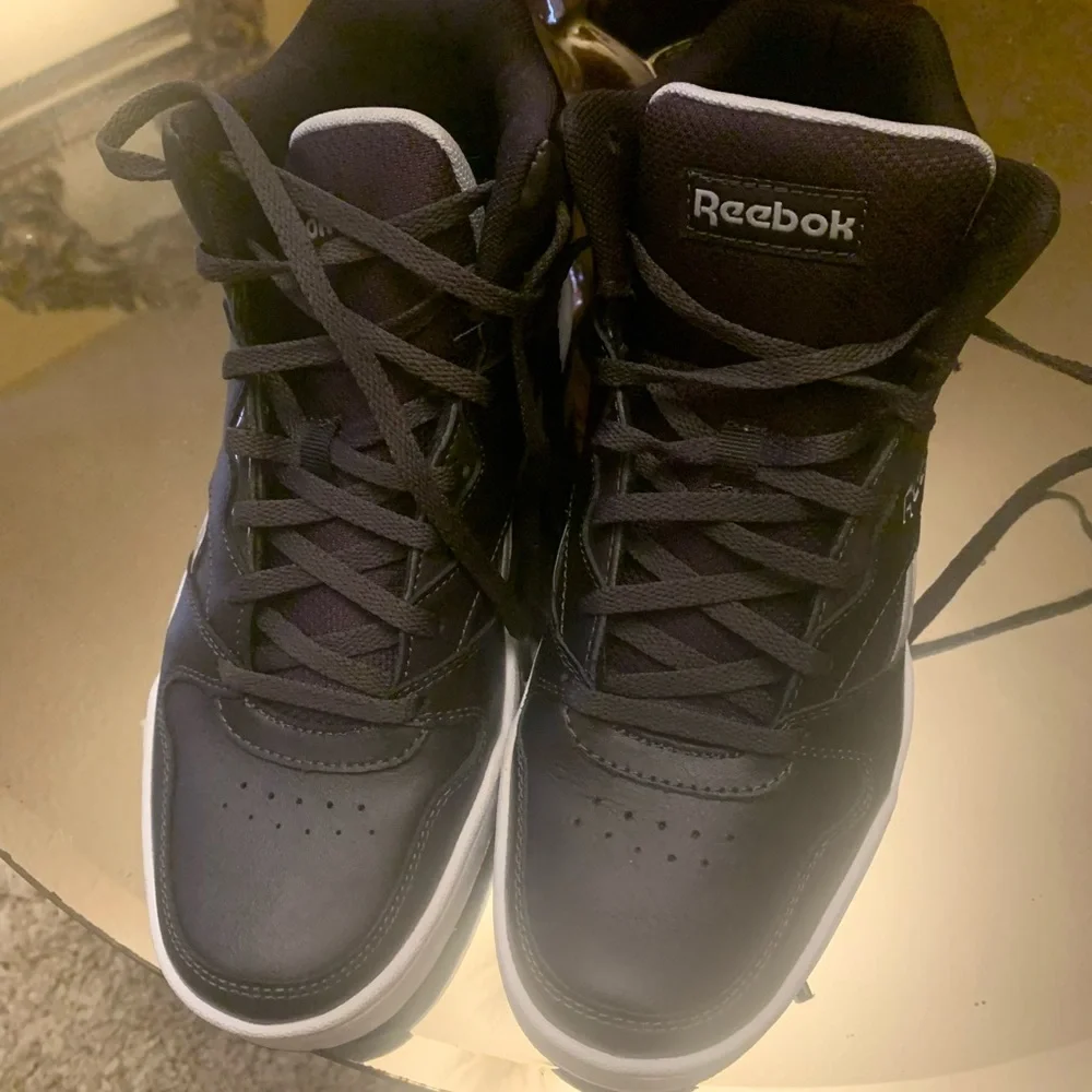 Reebok - Picture 3 of 4